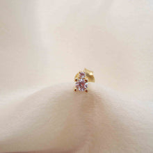 Charger l'image dans la galerie, boucle d'oreille à l'unité sertie d'un solitaire en zircon argent plaqué or
